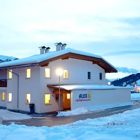 亚历克斯度假公寓 度假居 *