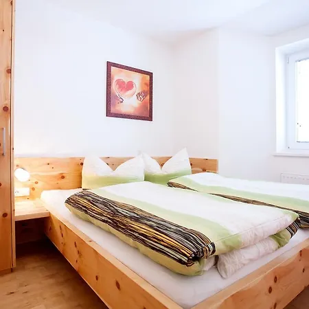 亚历克斯度假公寓 韦兴